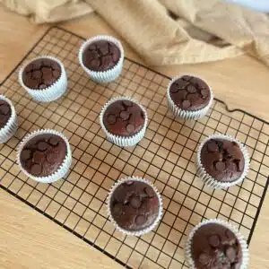 Cupcake de Cacau e Lentilha com Gotas de Chocolate 4un. - Kagê